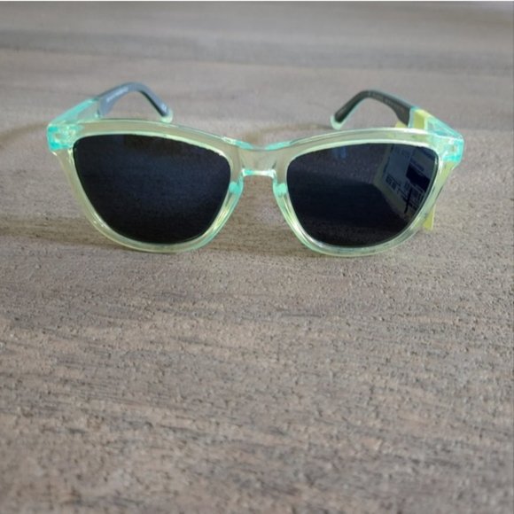 Sun Glasses - Picture 3 of 4